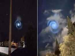 न्यूजीलैंड के आसमान में दिखी घूमती हुई रहस्यमय रोशनी, अनूठे नजारे को देख लोग हुए हैरान न्यूजीलैंड के आसमान में दिखी घूमती हुई रहस्यमय रोशनी, अनूठे नजारे को देख लोग हुए हैरान