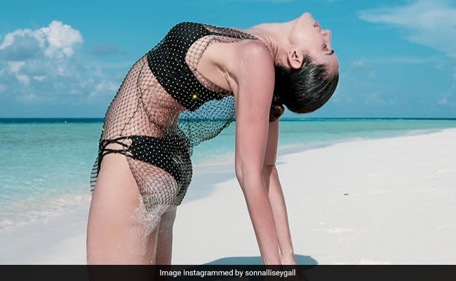 Sonnalli Seygall's Yoga By The Beach Is Our Stylish Fitness Lesson Of The Day
