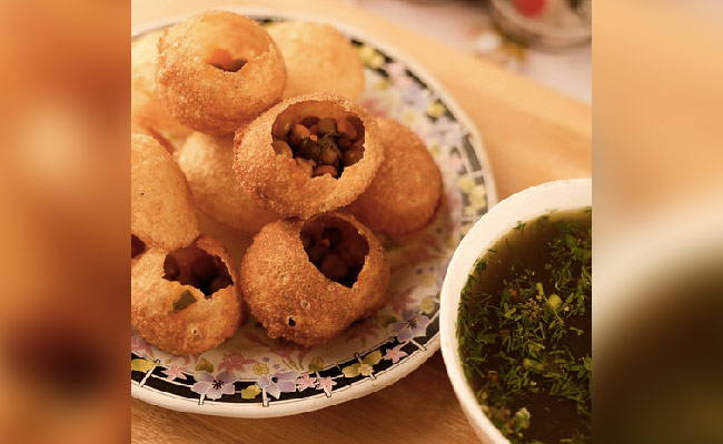 <i>Pani Puri</i> Sale Banned In Nepal's Kathmandu Valley. Here's Why