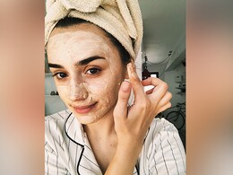 आंखों के नीचे हो गए हैं गहरे काले धब्बे, तो चंदन के पाउडर में मिलाकर लगा लें ये एक चीज, Dark Circle समेत स्किन की इन समस्याओं में है मददगार आंखों के नीचे हो गए हैं गहरे काले धब्बे, तो चंदन के पाउडर में मिलाकर लगा लें ये एक चीज, Dark Circle समेत स्किन की इन समस्याओं में है मददगार