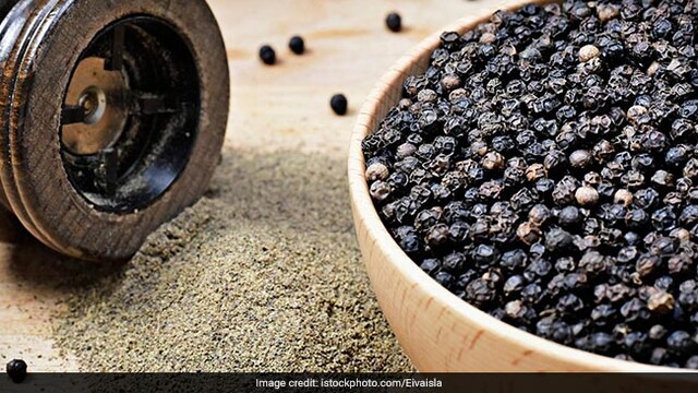 Black pepper is rich in antioxidants, including vitamin C, vitamin A, flavonoids, and carotenoids