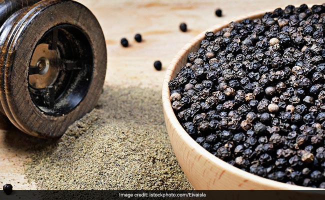 Black pepper is rich in antioxidants, including vitamin C, vitamin A, flavonoids, and carotenoids