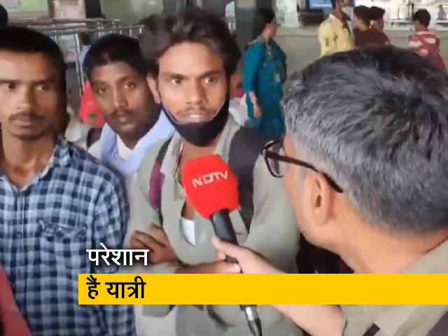 अग्निवीरों के हिंसक प्रदर्शन में फंसे हजारों रेल यात्री