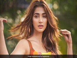 Pooja Hegde का कलरफुल ड्रेस मानसून स्टाइल के लिए है परफेक्ट, बस इस तरह करना होगा आपको कैरी Pooja Hegde का कलरफुल ड्रेस मानसून स्टाइल के लिए है परफेक्ट, बस इस तरह करना होगा आपको कैरी