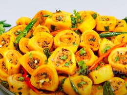 Start Your Day On A Tasty And Healthy Note With This Bread Dhokla Roll