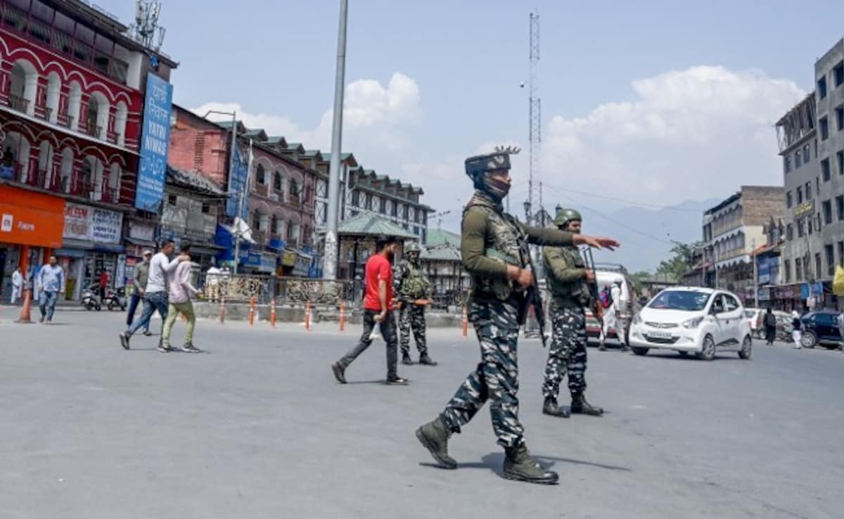 Crackdown On Foreigners Staying Illegally In Srinagar After Chinese National's Arrest