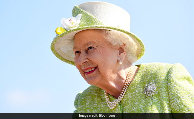 At Queen's Jubilee Celebrations, A Giant Moving Bollywood Cake