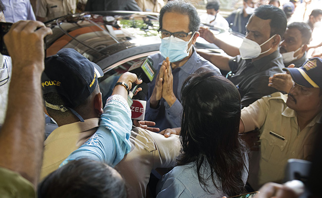 टीम उद्धव का महाराष्ट्र के राज्यपाल पर तंज – "राफेल से भी ज़्यादा तेज़..."