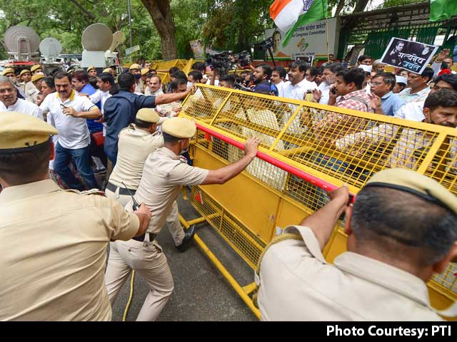 Congress vs Delhi Police During Protests Over Rahul Gandhi Questioning