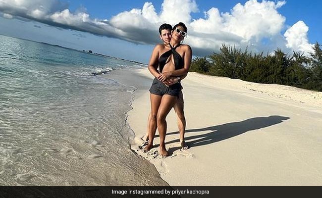Yes Nick, We're Equally Obsessed With Priyanka Chopra's Black Cutout Swimsuit Too