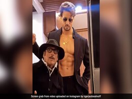 VIDEO: जैकी श्रॉफ और टाइगर श्रॉफ के कूल अंदाज को देख फैन्स हुए कंफ्यूज, आप ही बताएं कौन लगा ज्यादा हैंडसम VIDEO: जैकी श्रॉफ और टाइगर श्रॉफ के कूल अंदाज को देख फैन्स हुए कंफ्यूज, आप ही बताएं कौन लगा ज्यादा हैंडसम