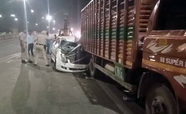 दिल्ली के पांडव नगर में ट्रक से टकराई कार, एक की मौत 5 घायल