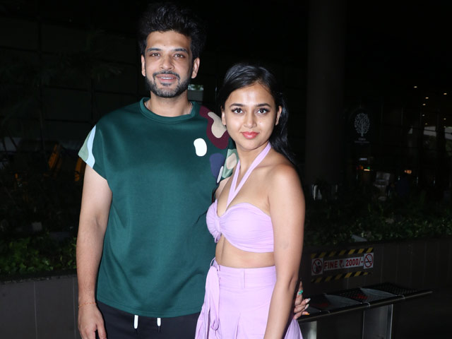 Couple Spotting: Tejasswi Prakash And Karan Kundrra At The Airport