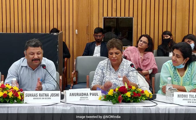 Women's Panel Reviews Maternity Benefit Act, Says Extend Paternity Leave