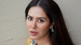 For Sonam Bajwa, "One <i>Challi</i> Is Never Enough" As She Munches On Corn Cobs On The Go