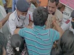 मध्यप्रदेश: ओवरलोडेड वाहन को रोका तो चालक और सवारियों ने ट्रैफिक पुलिस की कर दी पिटाई मध्यप्रदेश: ओवरलोडेड वाहन को रोका तो चालक और सवारियों ने ट्रैफिक पुलिस की कर दी पिटाई