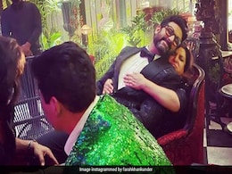 फराह खान की गोद में बैठ गए अभिषेक बच्चन, फिर कुछ ऐसा हुआ पैर का हाल, देखें PHOTOS  फराह खान की गोद में बैठ गए अभिषेक बच्चन, फिर कुछ ऐसा हुआ पैर का हाल, देखें PHOTOS