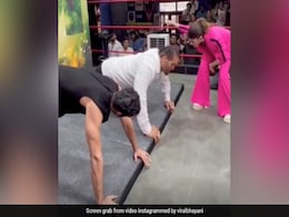इस एक्टर के आगे ढेर हुए द ग्रेट खली, सबसे सामने पुश अप्स करते हुए टेके घुटने इस एक्टर के आगे ढेर हुए द ग्रेट खली, सबसे सामने पुश अप्स करते हुए टेके घुटने