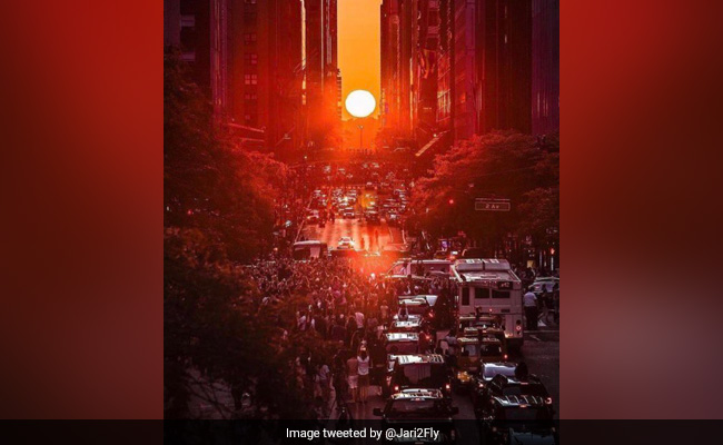 Viral Video: People Stop Traffic To Capture Beautiful Sunset In New York