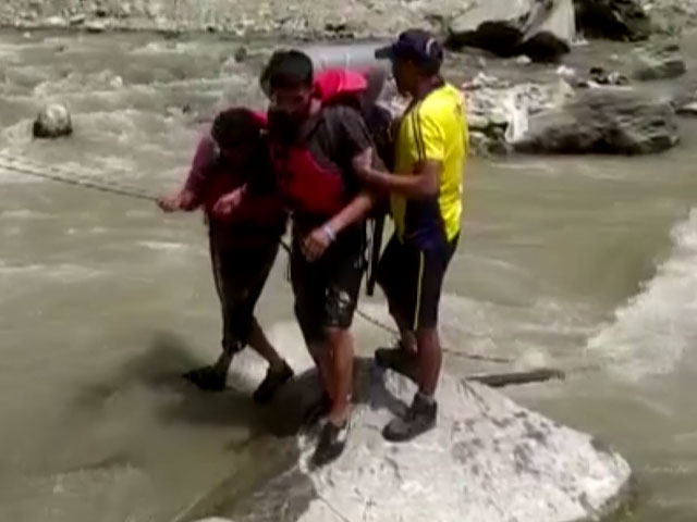 Uttarakhand Police Rescues 2 Men Stranded In Mandakini River