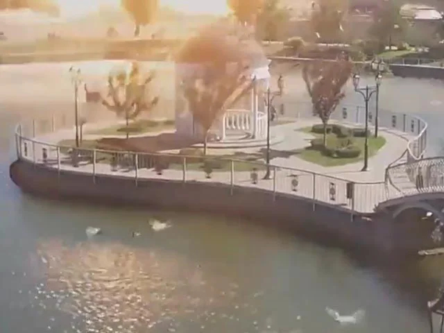 CCTV में कैद : रूसी मिसाइलों ने उड़ा डाला यूक्रेन में शॉपिंग मॉल