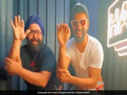 विक्की कौशल ने 'नाच पंजाबन' गाने पर किया धमाकेदार डांस, तो कैटरीना कैफ बोलीं- आपने किल कर दिया विक्की कौशल ने 'नाच पंजाबन' गाने पर किया धमाकेदार डांस, तो कैटरीना कैफ बोलीं- आपने किल कर दिया