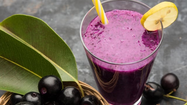 Diabetes: Jamun prevents the conversion of starch into sugar which helps manage blood sugar