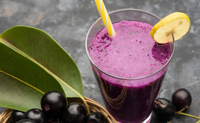Diabetes: Jamun prevents the conversion of starch into sugar which helps manage blood sugar