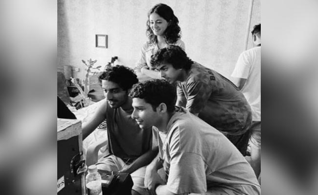 <i>Kho Gaye Hum Kahan</i>: Siddhant Chaturvedi, Ananya Panday And Adarsh Gourav Look Busy In This BTS Pic