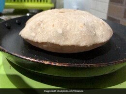 Weight Loss: गेहूं के बजाय इन 5 तरह के आटे की रोटियों को डाइट में किया जा सकता है शामिल, वजन घटाने में मिलती है मदद Weight Loss: गेहूं के बजाय इन 5 तरह के आटे की रोटियों को डाइट में किया जा सकता है शामिल, वजन घटाने में मिलती है मदद