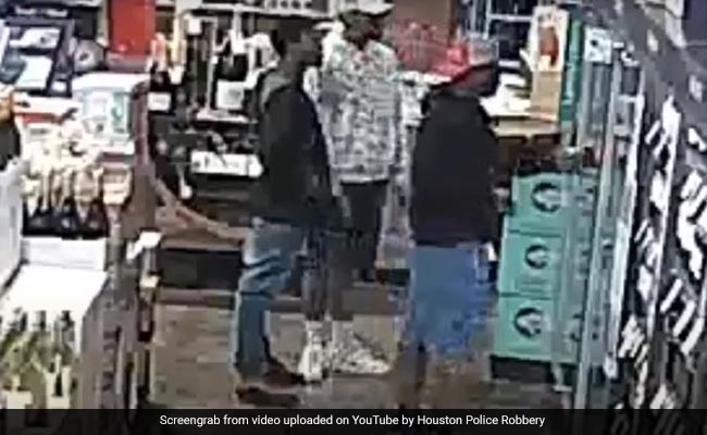 Three Men In US Try To Steal $4,200 Liquor Bottle, Only To Get Away With Cheap Decoy