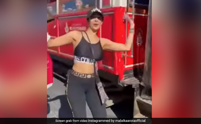 मलाइका अरोड़ा ने तुर्की में जमकर की मस्ती, कभी रेस्तरां में किया डांस तो कभी सड़कों पर दिखाया ग्लैमरस अंदाज