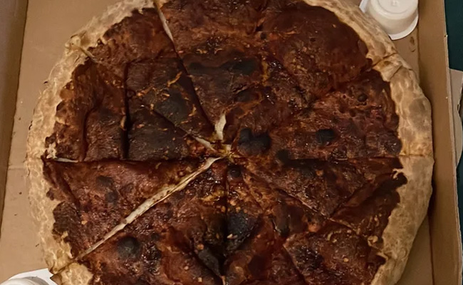 Man Accidentally Orders Pizza Without Toppings, Internet Has "So Many Questions"