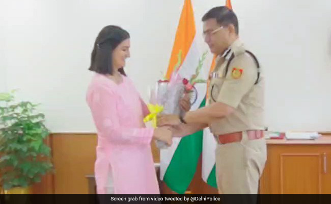 Delhi Police Honours "Daughter" Ishita Rathi For 8th Rank In UPSC Exam