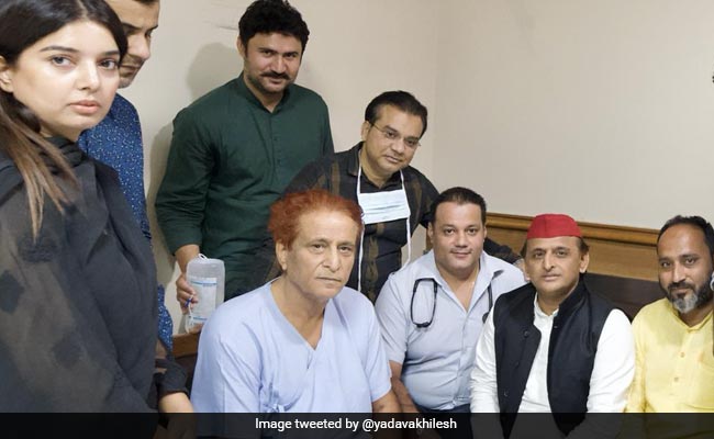 गिले-शिकवे दूर करने के लिए आजम खान से मिले अखिलेश यादव, जानें क्या बात हुई ?