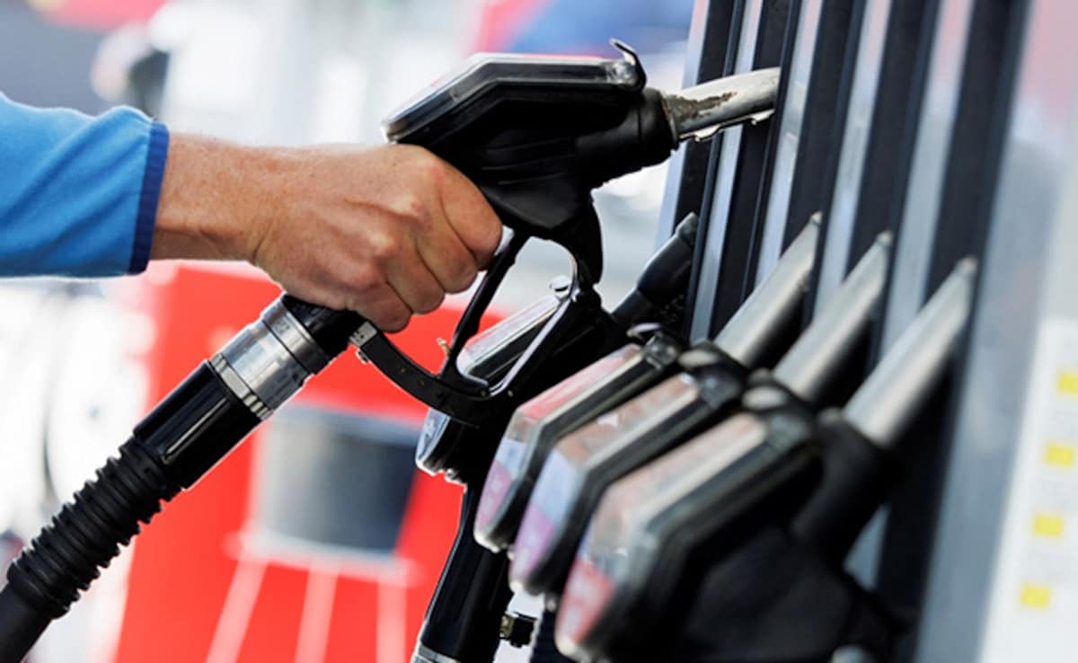 US Gas Prices Soar Past $4 A Gallon, Highest Level Since 2022