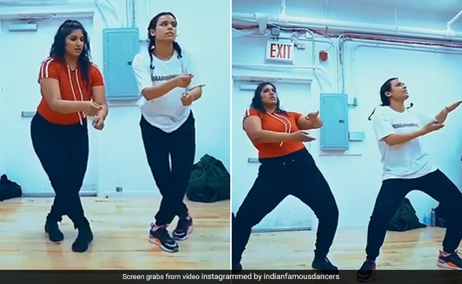 'मेरे प्यार का रस जरा चखना' गाने पर लड़कियों ने लगाए ऐसे ठुमके, मचा दी खलबली, देखें Viral Video