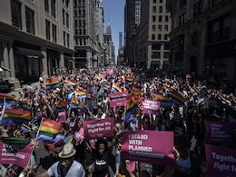 Video: New York की Pride Parade में भगदड़, "पटाखों की आवाज को समझा गोलीबारी" Video: New York की Pride Parade में भगदड़, "पटाखों की आवाज को समझा गोलीबारी"