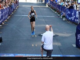 Watch: Man Surprises Girlfriend With Proposal At Finish Line Of Marathon In US Watch: Man Surprises Girlfriend With Proposal At Finish Line Of Marathon In US
