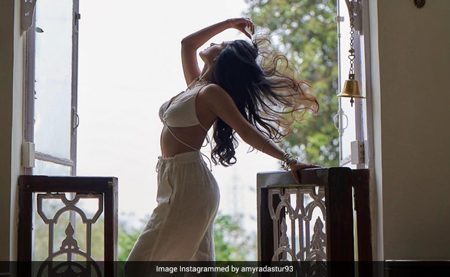 Amyra Dastur's Pretty White Co-Ord Set Is Perfect For Summer Days