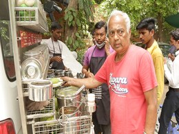 दिल्ली के 'मटका मैन' अलग नटराजन, जो लोगों को बांटते हैं साफ पानी और गुणवत्तापूर्ण खाना दिल्ली के 'मटका मैन' अलग नटराजन, जो लोगों को बांटते हैं साफ पानी और गुणवत्तापूर्ण खाना