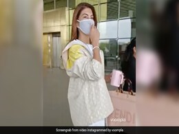 तीन लाख की जैकेट और दो लाख का बैग, इतने लाख रुपये के कपड़े पहनकर एयरपोर्ट पर स्पॉट हुई यह एक्ट्रेस तीन लाख की जैकेट और दो लाख का बैग, इतने लाख रुपये के कपड़े पहनकर एयरपोर्ट पर स्पॉट हुई यह एक्ट्रेस