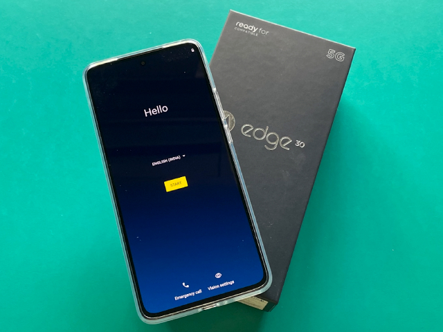 Motorola Edge 30 Review: Only a Minor Upgrade but Still Worth Buying?