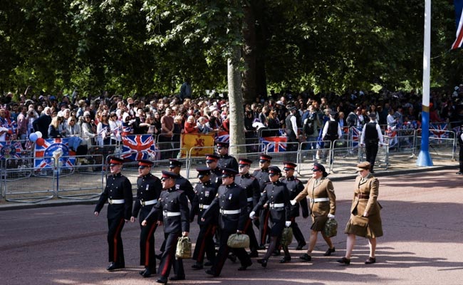 2 Men Arrested For Interrupting Queen Elizabeth's Military Parade