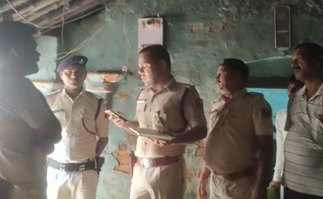 आर्थिक तंगी से परेशान एक ही परिवार के 5 लोगों ने फंदे से लटक कर दी जान, मृतकों में 2 बच्चे भी शामिल