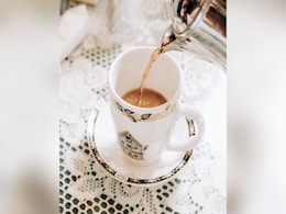 Diabetes में बिना चीनी की चाय पीना भी हो सकता है सेहत के लिए नुकसानदायक, इन 2 तरह की Tea से मिलता है लाभ Diabetes में बिना चीनी की चाय पीना भी हो सकता है सेहत के लिए नुकसानदायक, इन 2 तरह की Tea से मिलता है लाभ