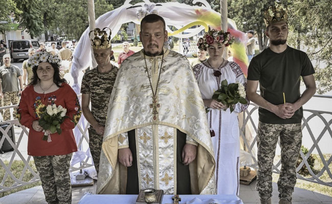 Bride In Camouflage Trousers At War Wedding As Life Goes On In Ukraine