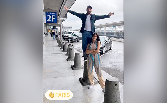 Janhvi Kapoor And Varun Dhawan Are Causing A '<i>Bawaal</i>' In Paris