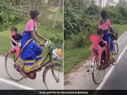 बेटे को आराम देने के लिए मां ने किया ऐसा जुगाड़, Video देख आप भी कहेंगे- 'मां तुझे सलाम' बेटे को आराम देने के लिए मां ने किया ऐसा जुगाड़, Video देख आप भी कहेंगे- 'मां तुझे सलाम'