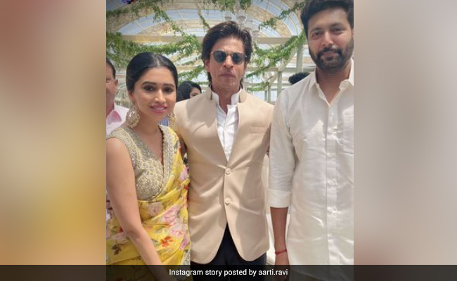 Trending: A Pic Of Shah Rukh Khan With Jayam-Aarti Ravi At Nayanthara And Vignesh Shivan's Wedding